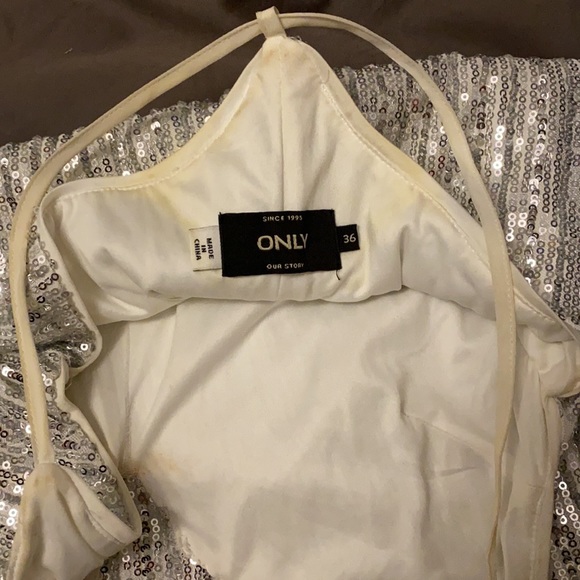 Shiny dress - Picture 3 of 3